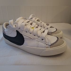 Shipped NOW.....Nike Wmns Blazer Size 8 Low 77 Jumbo White Black  DQ1470-101
